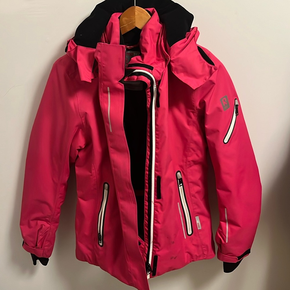 Girls’ hot pink ski jacket. Size 14. Great condition